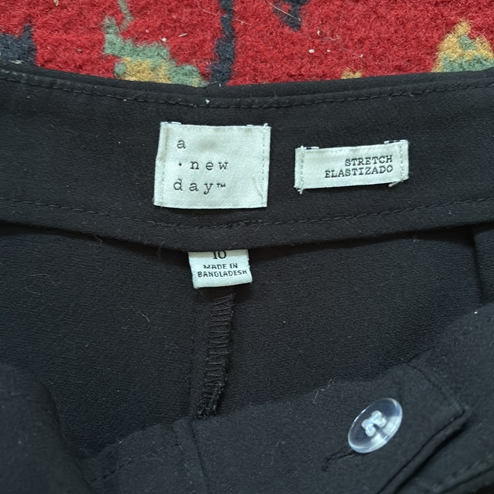 a new day Shorts - Picture 3 of 4